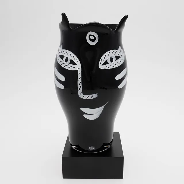 ULRICA HYDMAN-VALLIEN. VAS, GLAS, "OPEN MINDS", KOSTA BODA.
