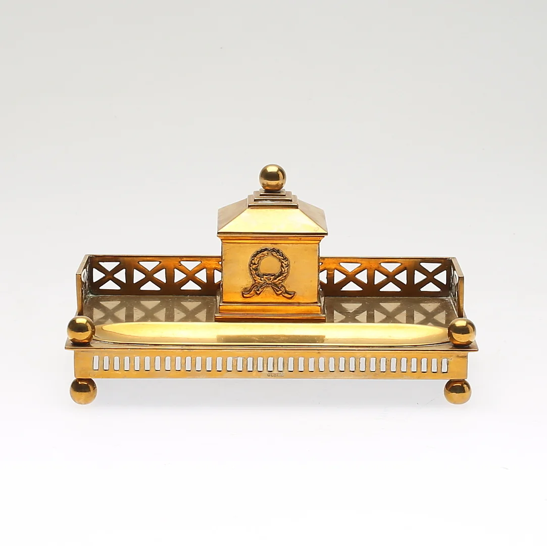 SKRIVSTÄLL, mässing, gustaviansk stil, Gusum, 1900-tal. — Pewter, Brass & Copper — Gomér & Andersson Norrköping