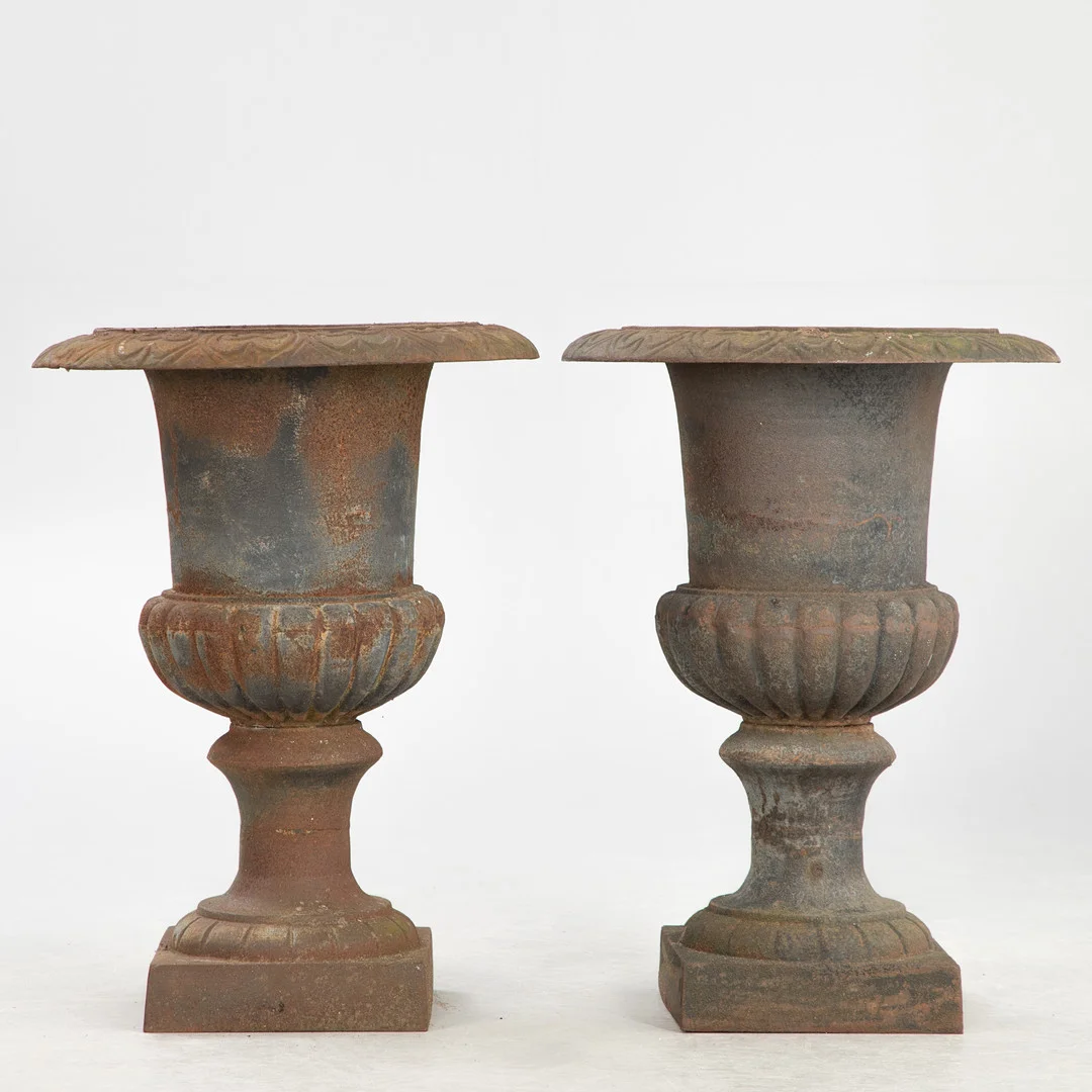 Paar Medici-Vasen, wohl England, 19. Jh. (2). — Garden Sculptures & Urns — Stockholms Auktionsverk Hamburg