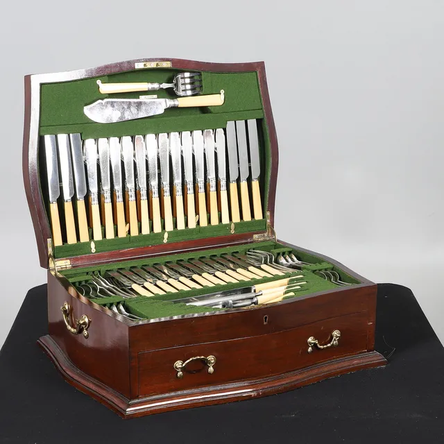 A PART MADE UP CANTEEN OF SILVER AND SILVER PLATED CUTLERY.