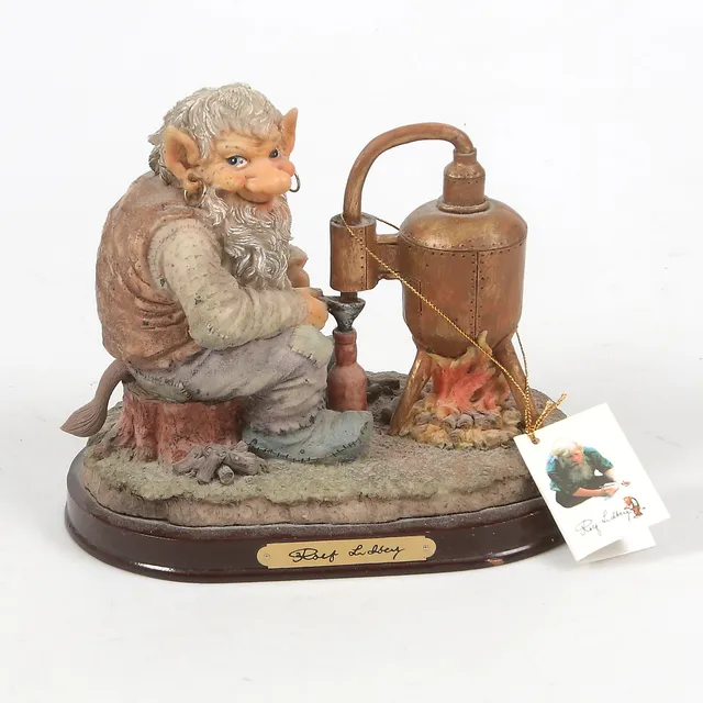 FIGURIN, hemkokande troll, Konstmassa, Rolf Lidberg, 2000-tal.