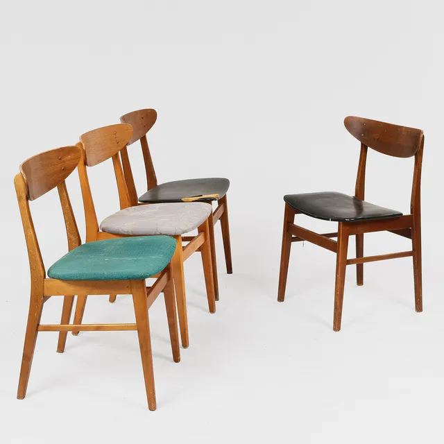 THOMAS HARLEV. Sæt på fire spisebordsstole af teak og bøg, sæder betrukket med forskelligt materiale, model nr. 210, Farstrup Stolefabrik, Danmark, 1950/60'erne, (4).