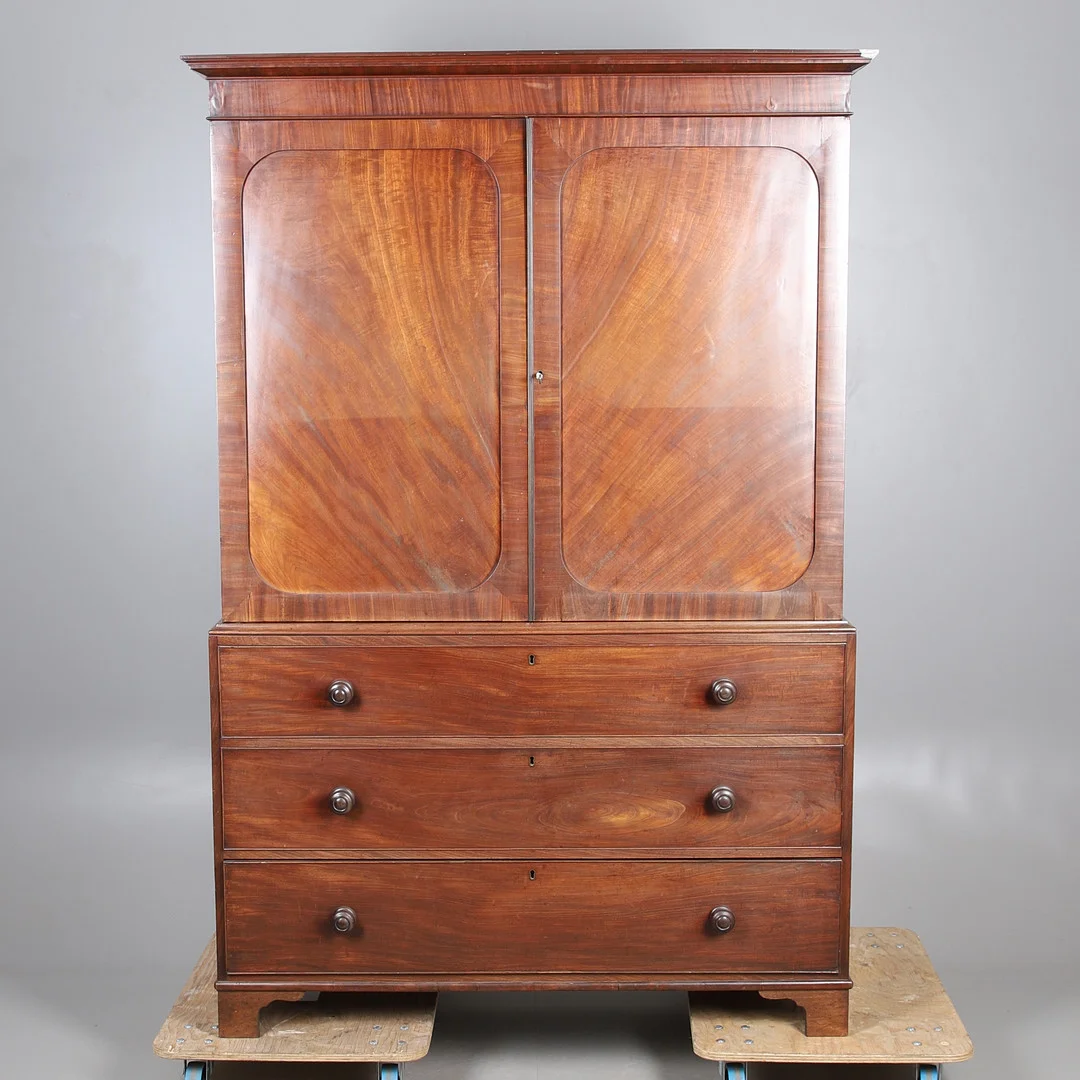A GEORGE III MAHOGANY LINEN PRESS. — Cupboards, Cabinets & Shelves — Lawrences Auctioneers