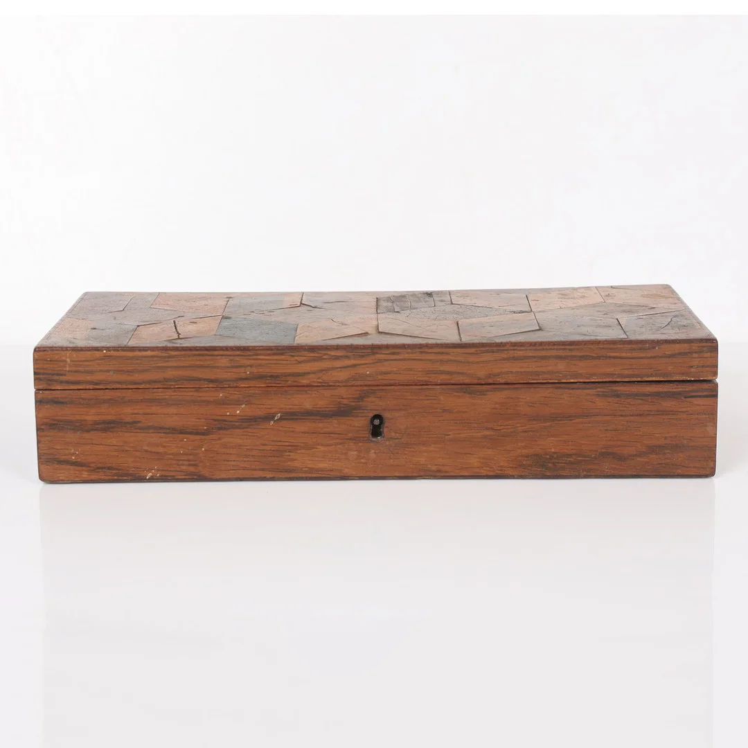 A 19TH CENTURY ROSEWOOD AND SPECIMEN INLAID BOX. — Other collectables — Bishop & Miller