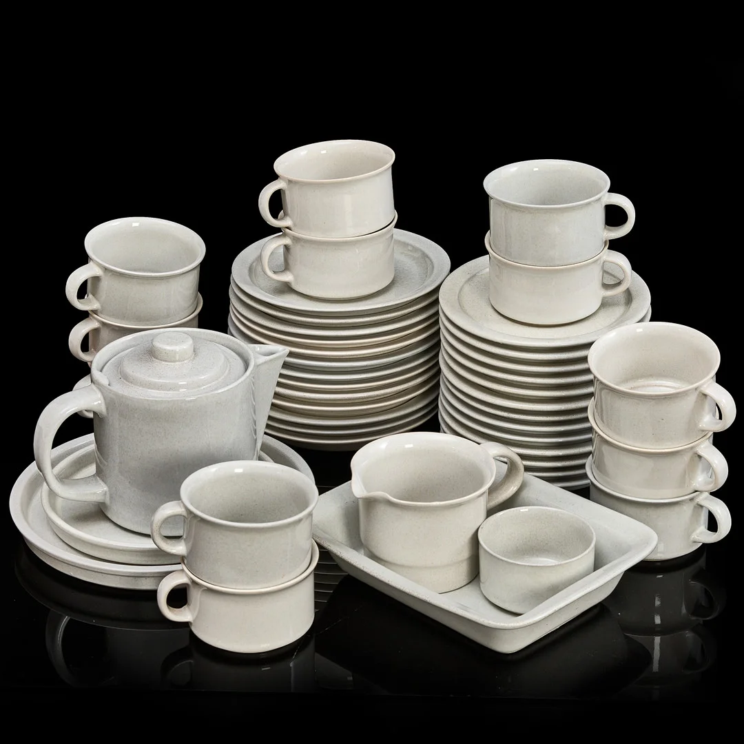 SIGNE PERSSON-MELIN. "Härd", 30 dlr, Höganäs. — Tableware — Crafoord Auktioner Stockholm