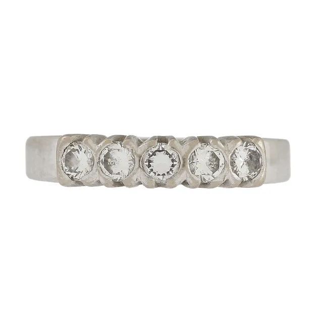 RING, 18k med 5 diamanter.