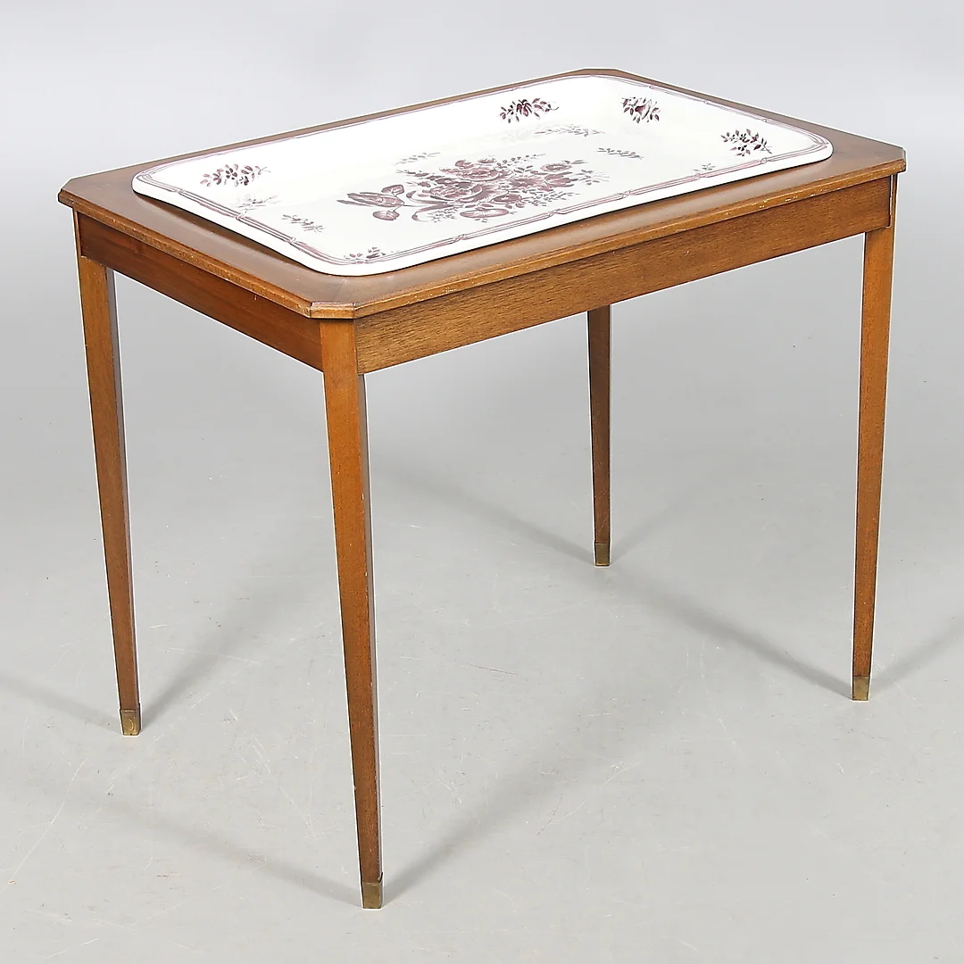BRICKBORD, fajans. Gefle, signerad Trost 1959. — Tables — Stadsauktion Sundsvall
