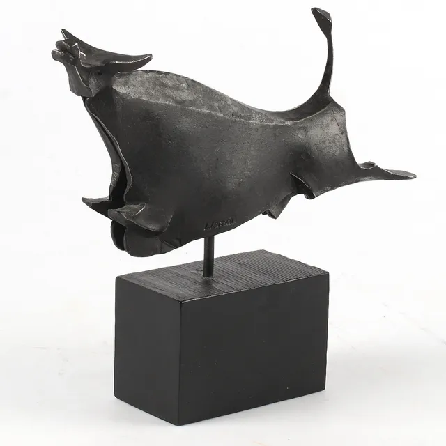 LARS LARSSON. Skulptur av tjur, signerad.