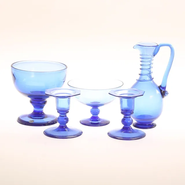 GLASFÖREMÅL, 5 delar, blått glas, bl.a Reijmyre.