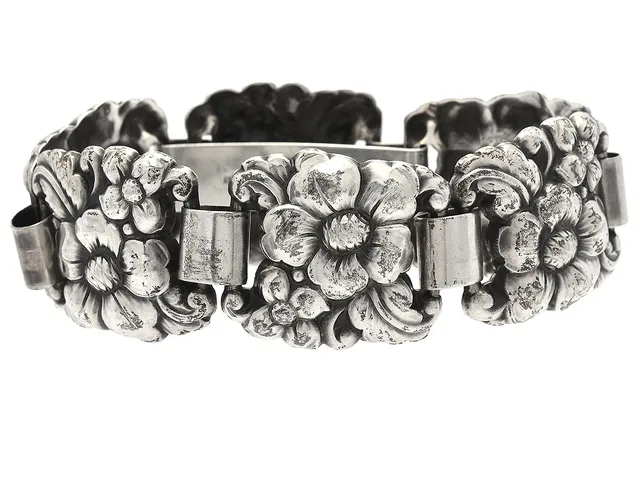 ARMBAND, silver, G. Dahlgren & Co, Malmö 1952, bredd 25 mm, längd 18 cm, vikt 47,5 g.