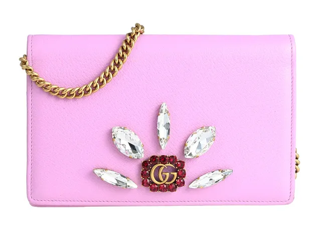 GUCCI, VÄSKA, GG Marmont Wallet On Chain, rosa skinn, vita, röda stenar, guldfärgade beslag, 20x12,5x3,5 cm, dustbag. Very Good Condition.