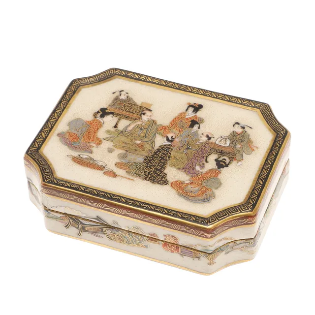 JAPANESE SATSUMA LIDDED BOX- SIGNED.