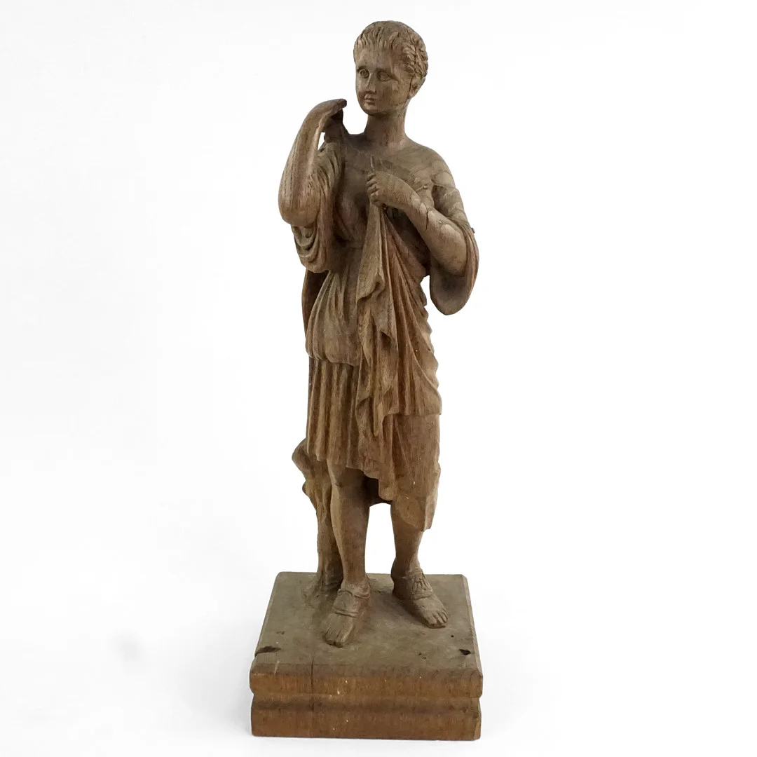 SKULPTUR, föreställande Diana de Gabies, trä, 1800/1900-tal. — Sculptures & Bronzes — Roslagens Auktionsverk