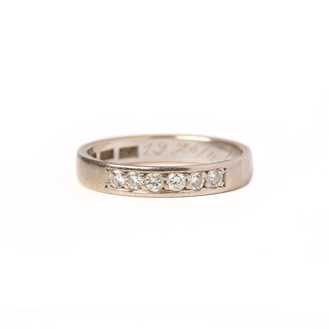 RING, 18K vitguld med briljantslipade diamanter totalt 0.30 ct Bims guldsmide, Göteborg, 1976. — Rings — Stockholms Auktionsverk Göteborg