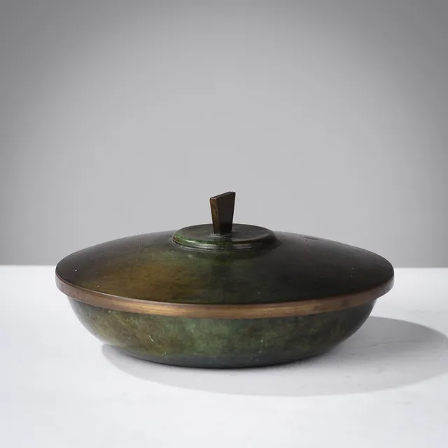 Lågkrukke af grønpatineret bronze, art deco, Argentor Bronce, Danmark, ca. 1930'erne.