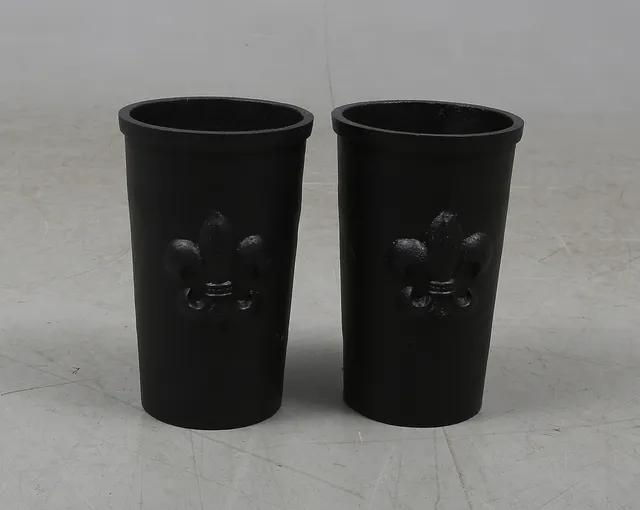 URNOR, ett par, gjutjärn, 2000-tal.