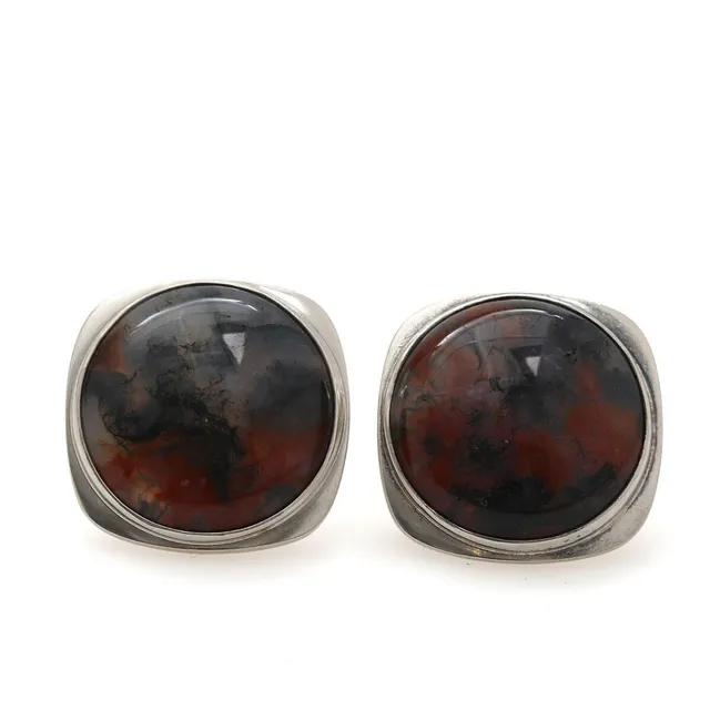 A pair of agate cuff links, each set with cabochon moss agate, mounted in sterling silver. Design no. 35. Weight app. 32.5 g. Front L. 2.5 cm. 1960's. (2)