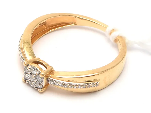 Ring 18K 2,5g Ø16¼, med diamanter 7xca0,02ct och åttkantslipade diamanter 22xca0,005ct