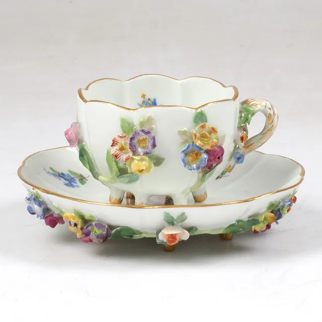 KOPP med FAT, 2 delar porslin Meissen, 1800-tal.