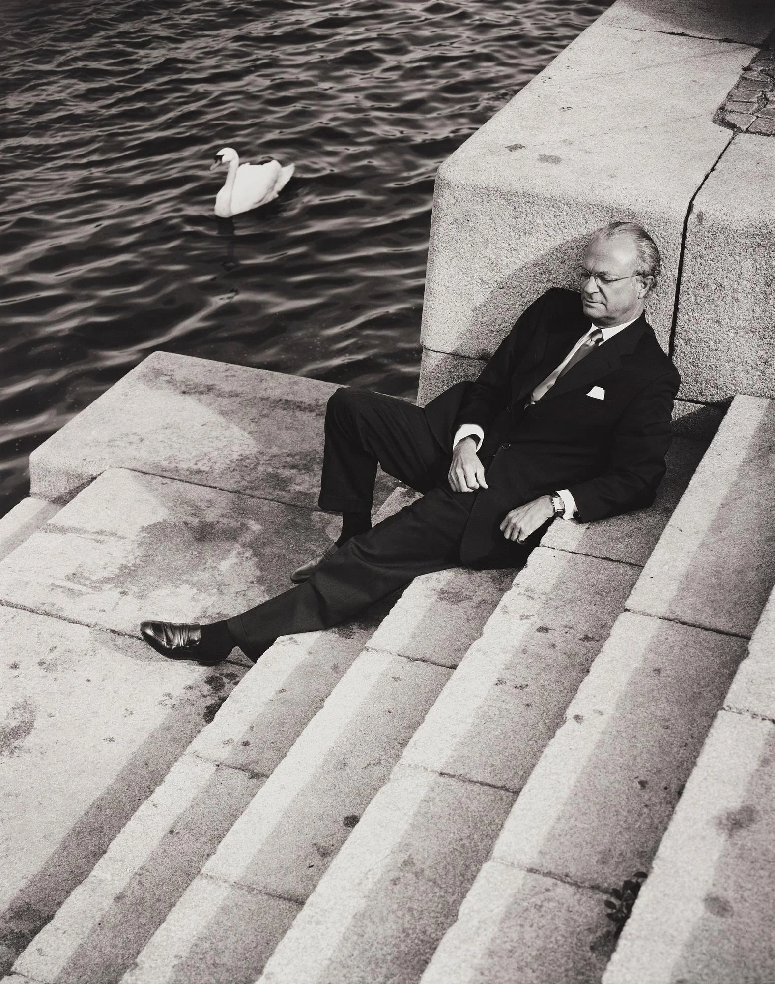 Bruno Ehrs, "Carl XVI Gustaf, Skeppsholmen, maj 2002". — Bukowskis