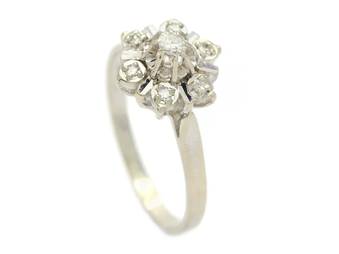 RING, 18K vitguld, briljantslipad diamant och 6 åttkantslipade diamanter 0,12 ctv enligt gravyr, ca TW-W/VS-P stl 17 mm, vikt 2,5 g. — Smycken/Ring — Kaplans