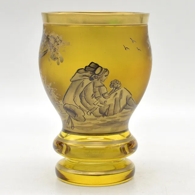 K. CHRISTOF. RANFTBECHER, JOH. OERTEL & CO., PÄRCHENMOTIV, KRISTALLGLAS UND MESSINGMONTUR, HANDBEMALT, HAIDA, UM 1900.