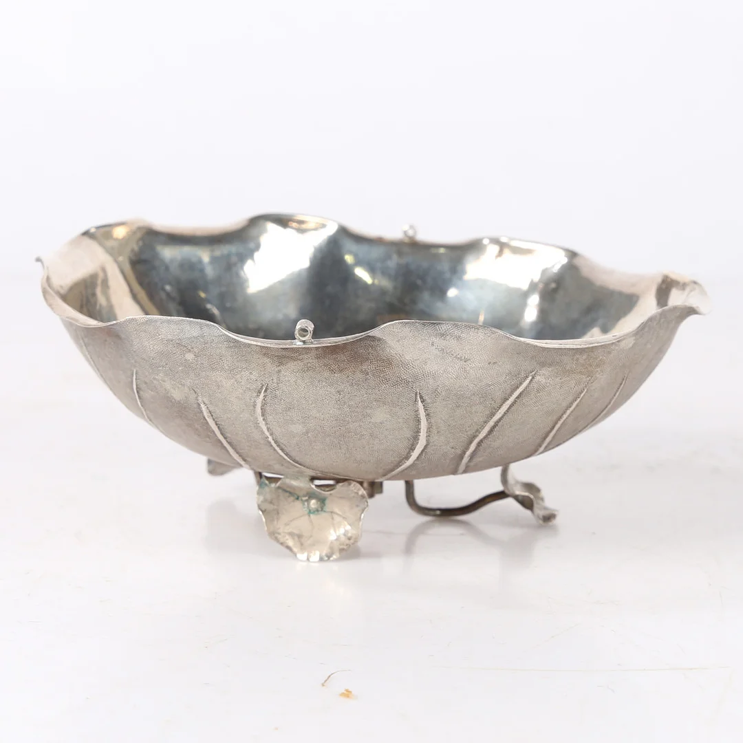 A CHINESE EXPORT SILVER BOWL BY LAIN CHANG. — Silver — Bishop & Miller
