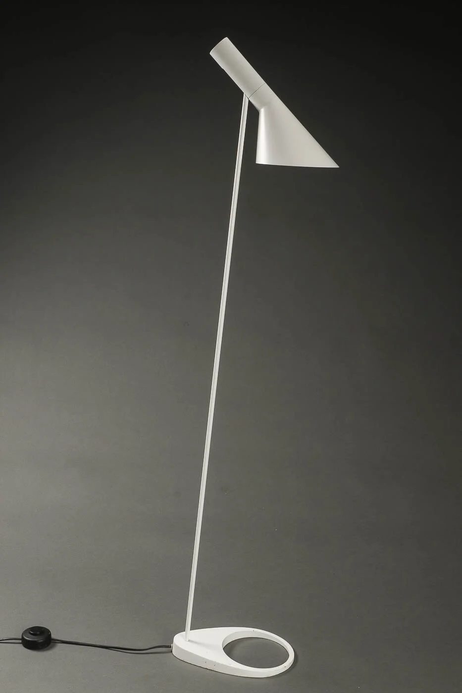 Arne Jacobsen for Louis Poulsen. AJ gulvlampe — Lamps and lighting/Floor lights — Lauritz