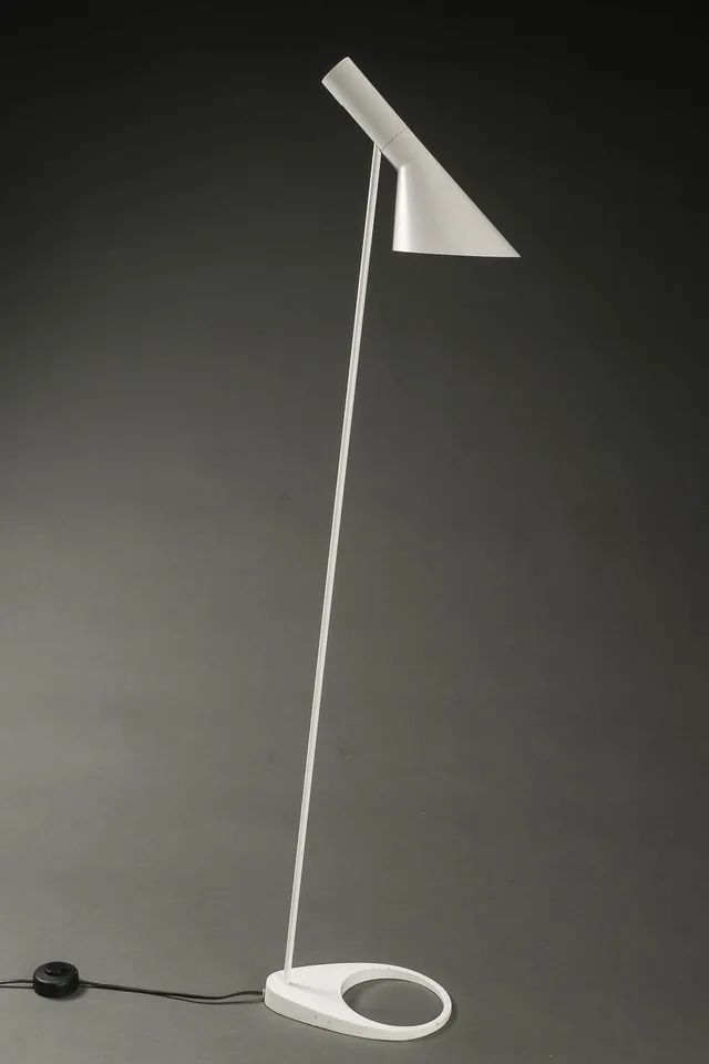 Arne Jacobsen for Louis Poulsen. AJ gulvlampe