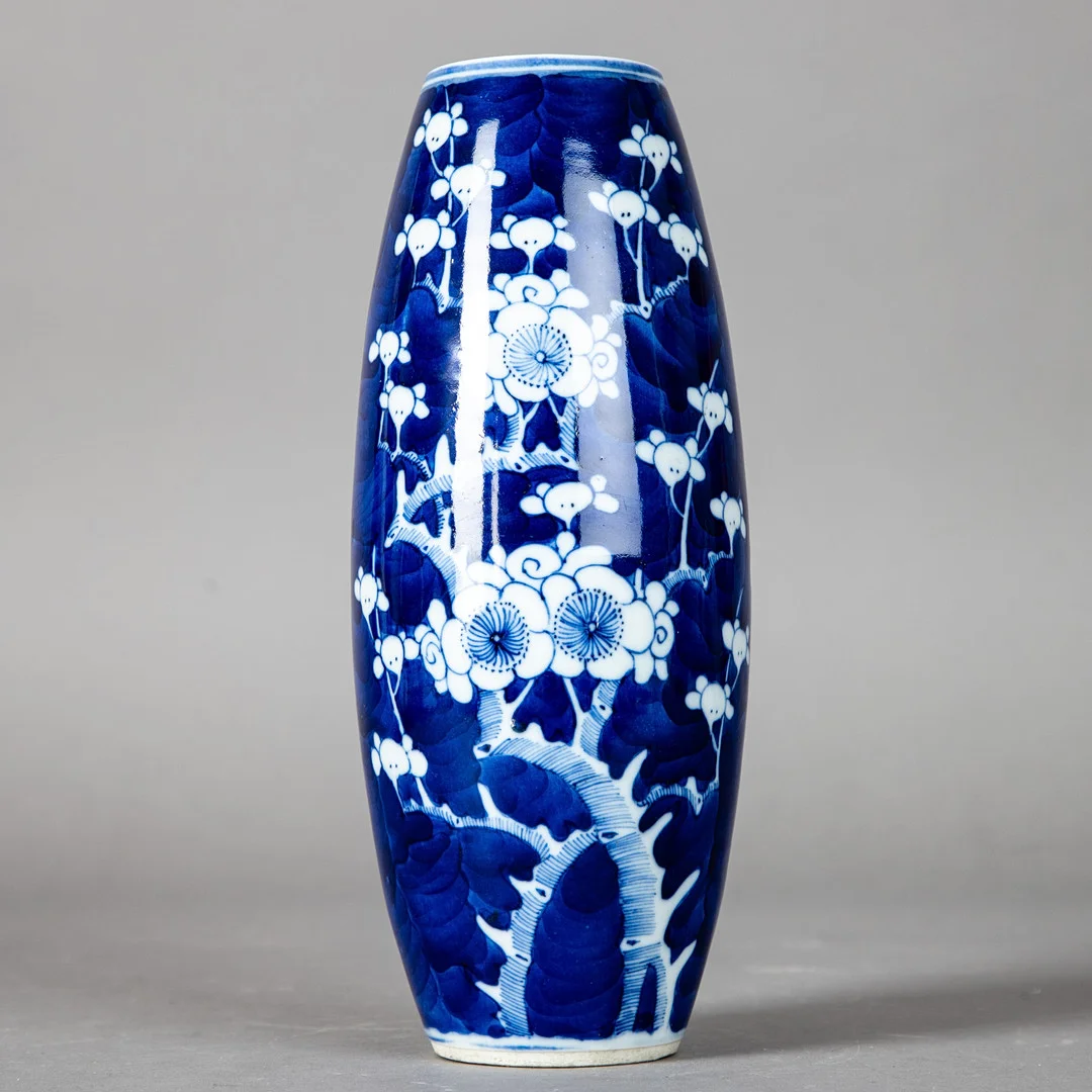 Blauweiße Vase, späte Qing-Zeit. — Asiatica — Stockholms Auktionsverk Hamburg