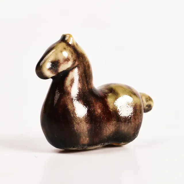 ULLA KRAITZ. Miniatyrfigurin, häst, glaserat stengods, signerad.