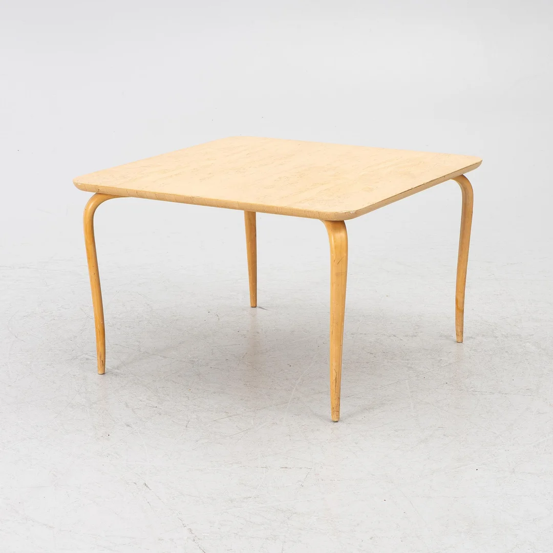Bruno Mathsson, Soffbord, Firma Karl Mathsson, Värnamo 1968. — Design/Möbler — Bukowskis