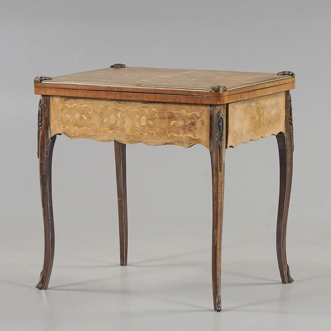 SPELBORD Louis XV-stil, Mahogny, 1900-talets första hälft. — Tables — Karlstad Hammarö Auktionsverk
