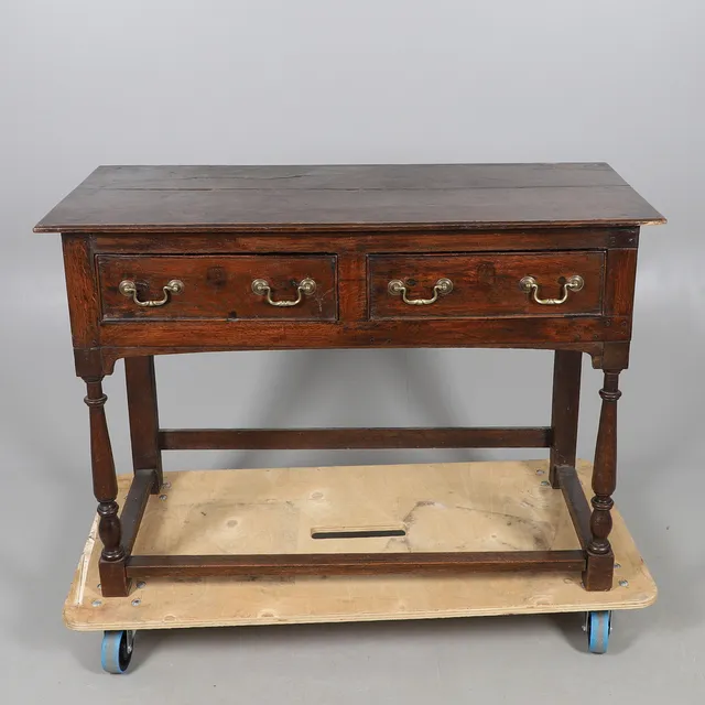 AN 18TH CENTURY AND LATER OAK SIDE TABLE.