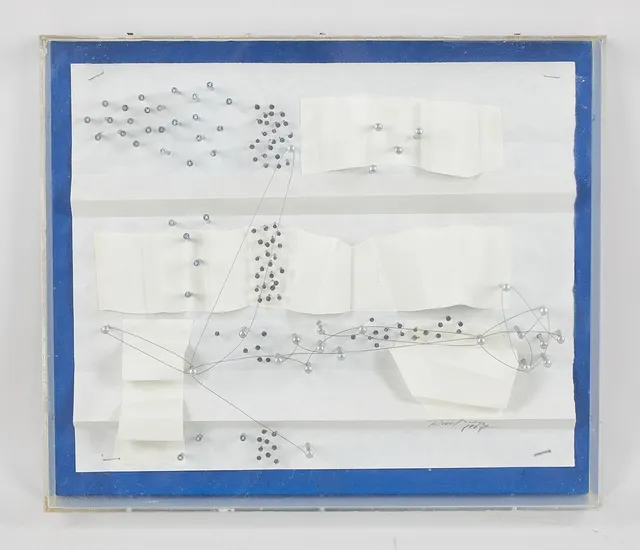 EINO RUUTSALO. "Arktiskt ljus", signerad samt daterad 1967, assemblage med spikat, metalltråd och papper i plexilåda.