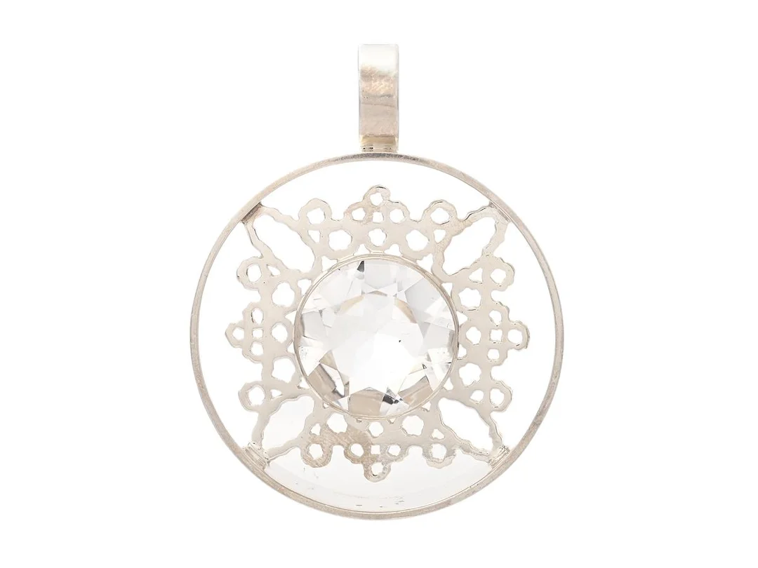 HÄNGE, silver, vit sten, längd ca 6 cm, Finland, vikt 29,5 g. — Smycken/Hänge — Kaplans