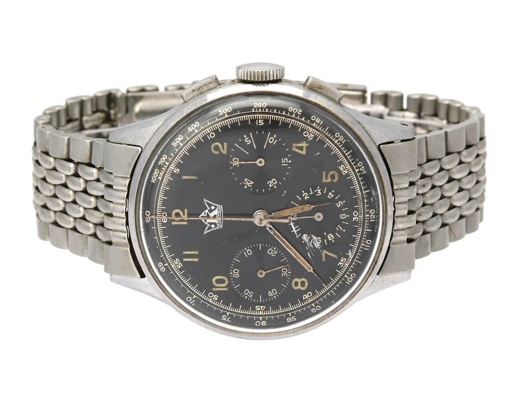 KRONOMETER STOCKHOLM, "Breitling, Premier", Cal Venus 178, Serie nr. 598334, Ref nr. 734 (Breitling Premier), Boett nr. 734, kronograf, herrur, 37 mm, stål, manuell, plexiglas, renoverad urtavla, skadad urtavla/visare, ej signerat urverk, böjt bandhorn/skadat (se bild), ca 1945, metallänk ej original. — Klockor/Kronometer Stockholm — Kaplans