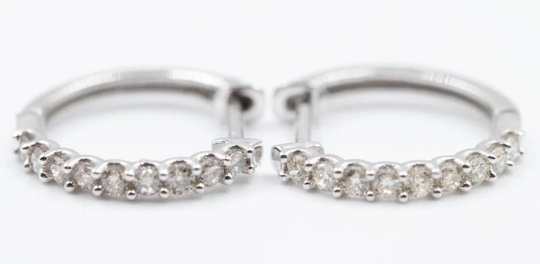 Pair of brilliant earrings in 14 kt white gold, 0.25 ct (2) — Jewellery/Earrings — Lauritz