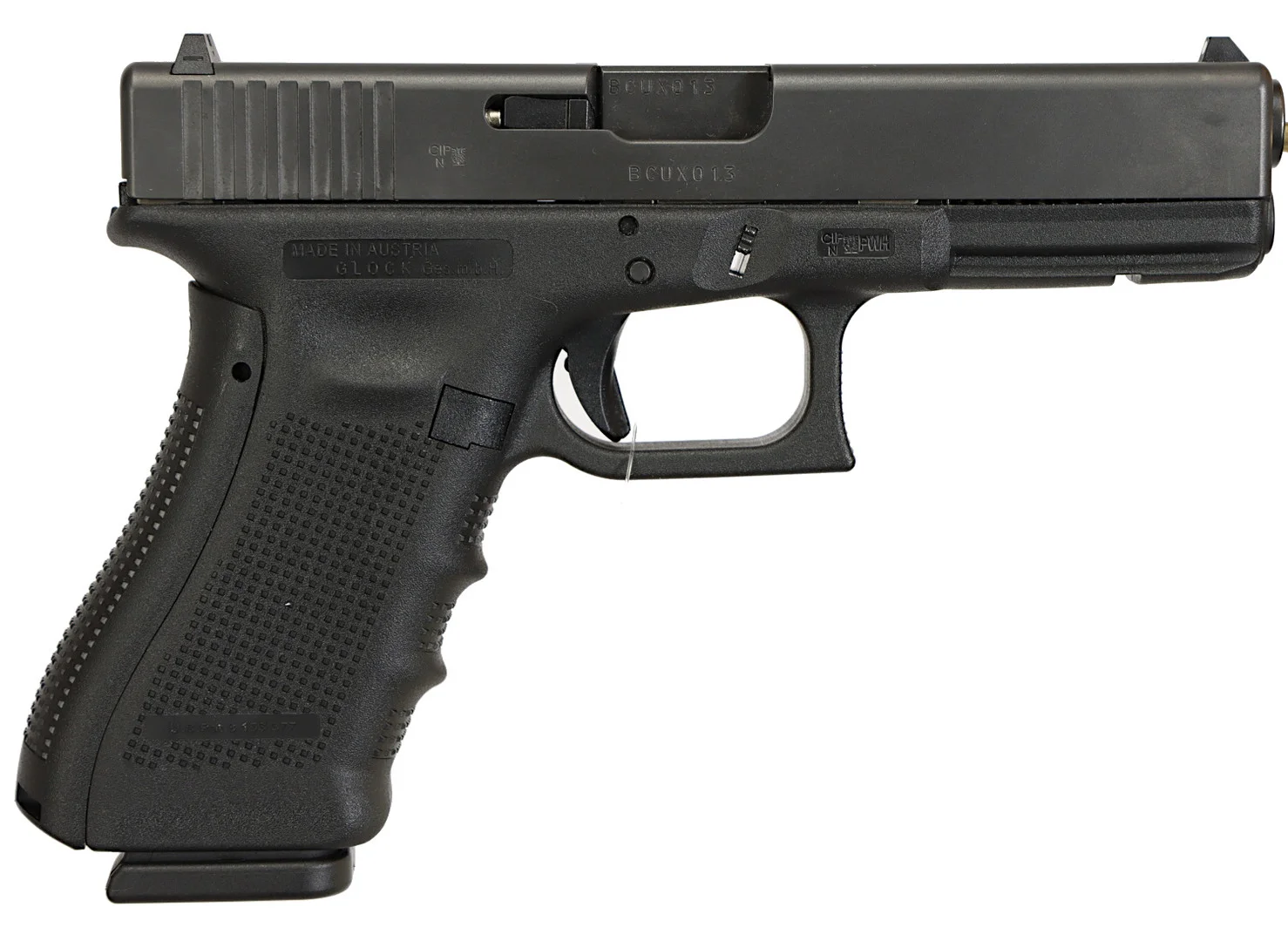PISTOL, Halvautomatisk, fabrikat Glock, modell 17, kaliber 9x19, tillv.nr BCUX013, se-nr SE2684105. — Pistols — Walter Borg