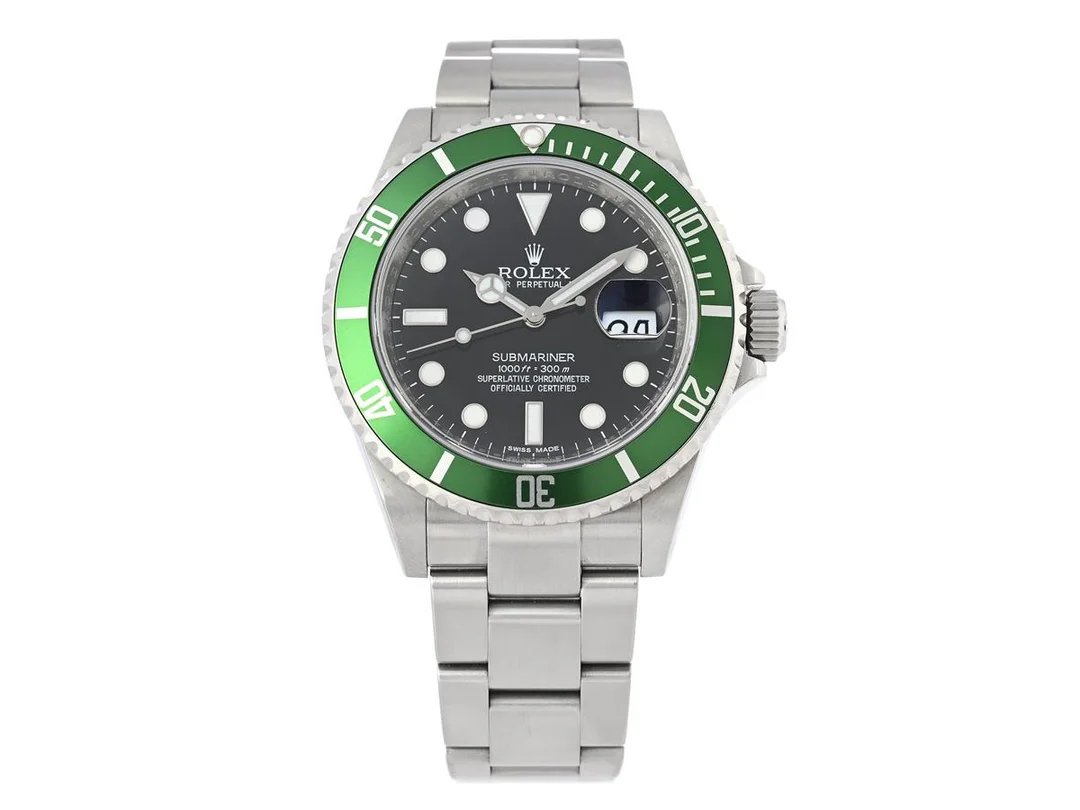 ROLEX, Oyster Perpetual Date, Submariner (1000ft=300m, "Rehaut RRR" / D6 Dial), s.k. "Kermit", Chronometer, Ref nr. 16610LV, Serie nr. 57G4A895, Cal 3135, Verk nr. 3 1891969, Boett nr. 2160, herrur, 40 mm, stål, automatisk, safirglas, datum, Fliplocklänk, viklås, Ref nr. 93250-RS5, cert, juni 2010, box, ytterkartong. — Klockor/Rolex — Kaplans