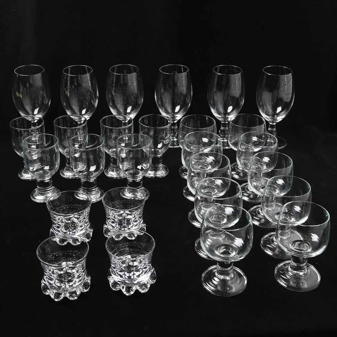 GLAS, 27 st, olika sorter. — Tableware — Kalmar Auktionsverk