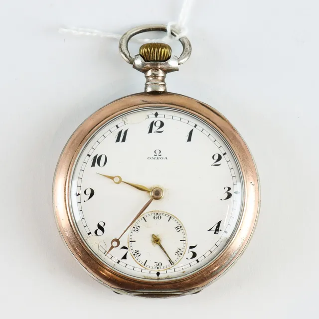 FICKUR Omega.Ytter och innerboett i Silver,innerboetten märkt Grand Prix Paris 1900.