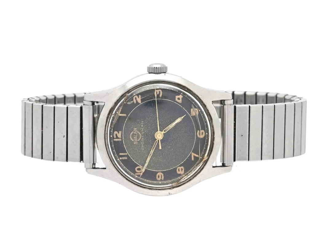 SVALAN, Sportsman, Cal 130, Boett nr. 130923 / 1855 / 5012, herrur, 33 mm, stål, manuell, plexiglas, skadad urtavla, ca 1950, metallänk ej original. — Klockor/Svalan — Kaplans