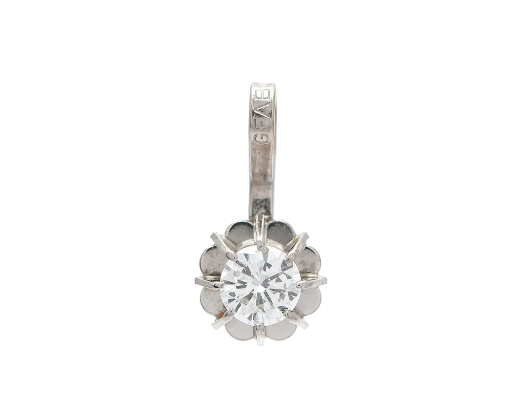 ENSTENSHÄNGE, 18K vitguld, briljantslipad diamant ca 0,16 ct, ca TW-W(G-H)/VS, vikt 0,4 g. — Smycken/Hänge — Kaplans