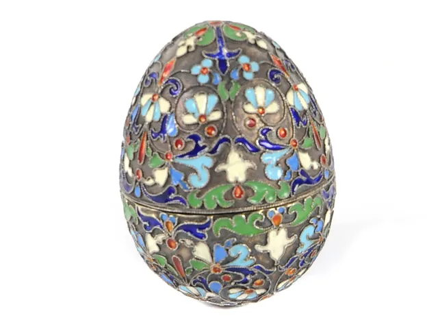 ÄGG, silver, delbart, emalj, invändigt förgyllt, St Petersburg, Ryssland, 1900-talets första hälft, höjd 6,5 cm, vikt 72,9 g