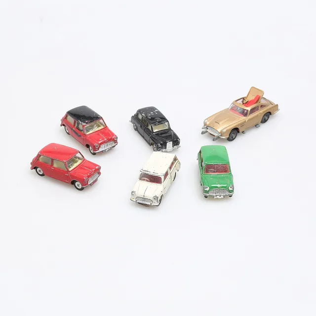BILAR, 6 st, främst Corgi, bla no 261, James Bond, Aston Martin, 1960-tal.