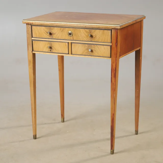 DAMARBETSBORD, mahogny med bronser, gustaviansk stil.