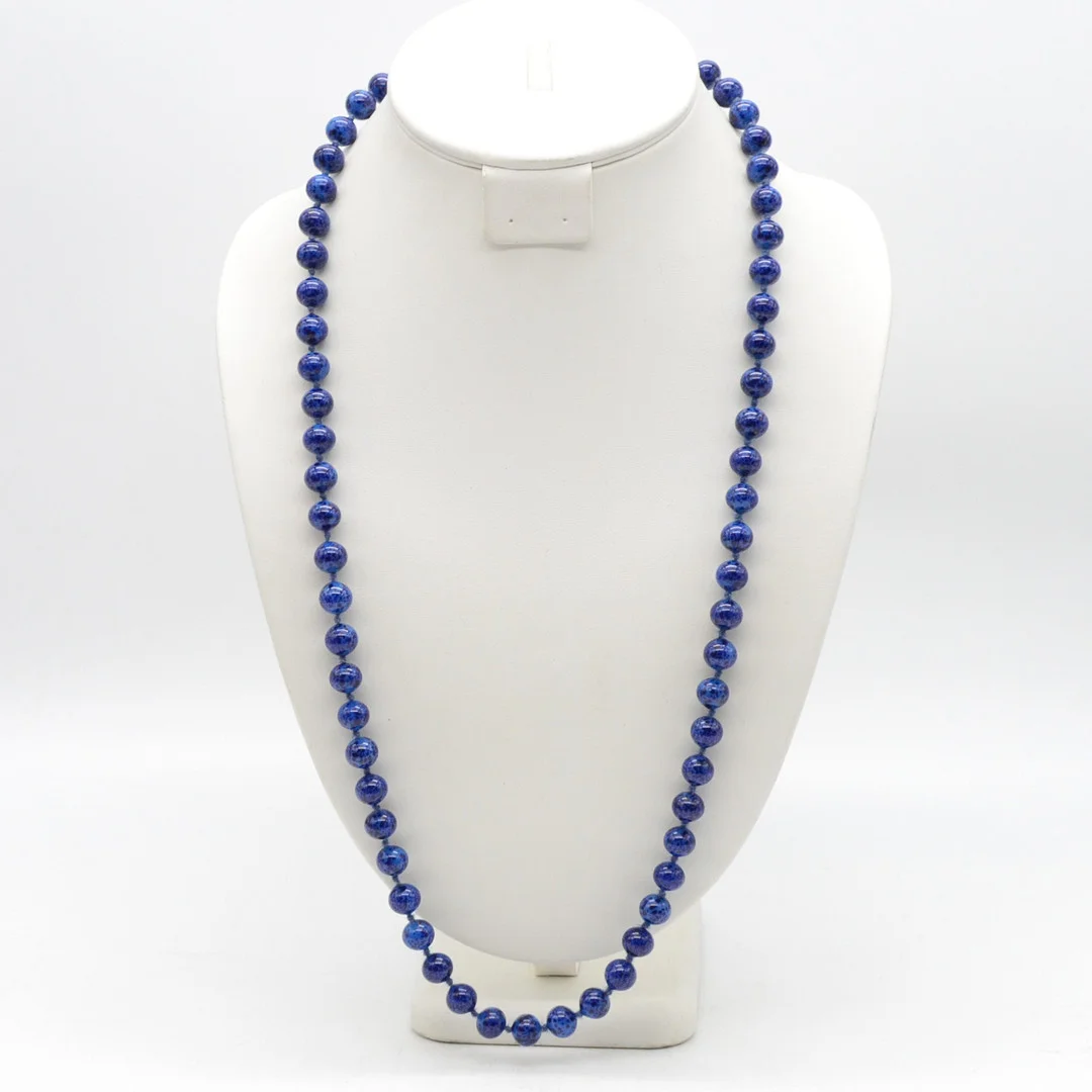 PERLENCOLLIER AUS MURANO GLAS, BLAUE PERLEN, VERGOLDETER VERSCHLUSS, EINZELN GEKNÜPFT, MITTE 20. JAHRHUNDERT, CA. 76 CM. — Necklace — Kunst- und Auktionshaus Kleinhenz