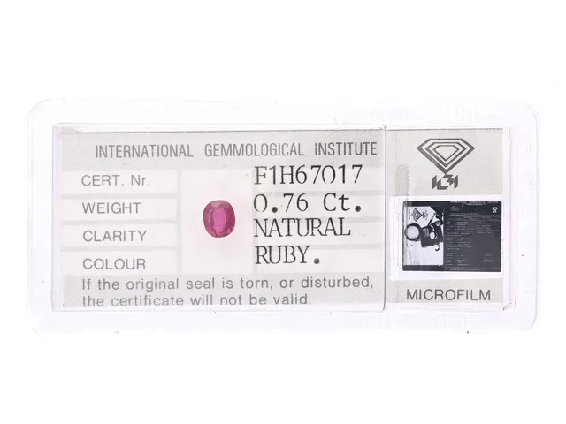 RUBIN, ovalslipad, 0,76 ct, IGI certifikat F1H67017, förseglad.