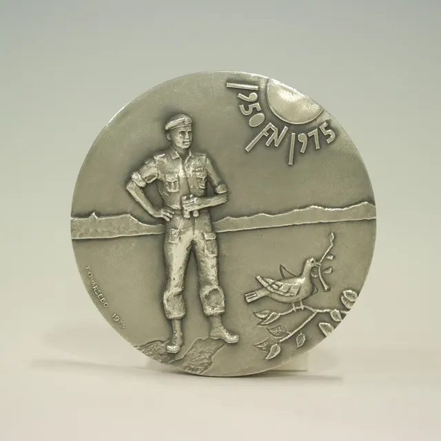 MEDALJ, SILVER, 1975, 25 ÅRIGA SVENSKA FN-ARBETET.